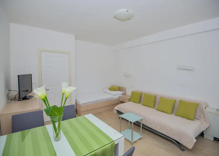 Apartments Beach Апартаменти Макарська