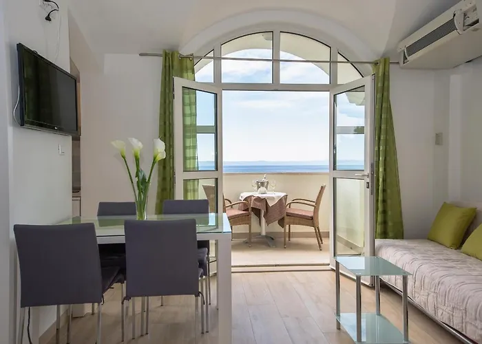 Apartments Beach * Макарська