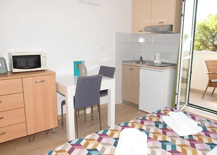 Apartments Beach Апартаменти Макарська