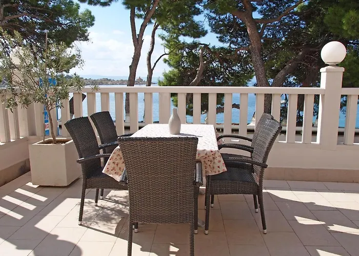 Apartments Beach * Макарська